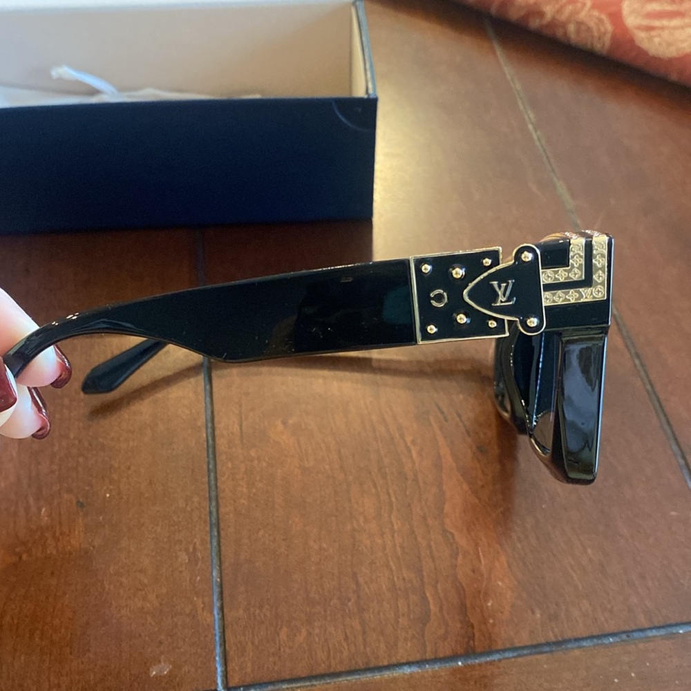 LV sunglasses - Picture 6 of 6